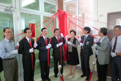 屏大古校長與薛局長也在吳副縣長的見證下來完成簽約