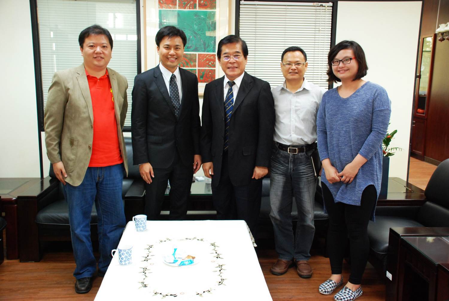 屏東大學創新育成中心蔡宗宏主任、Garmin亞太區沈致瑋總監、國立屏東大學古源光校長、技術合作組李文仁組長、創新育成中心蘇鈺閔經理合影