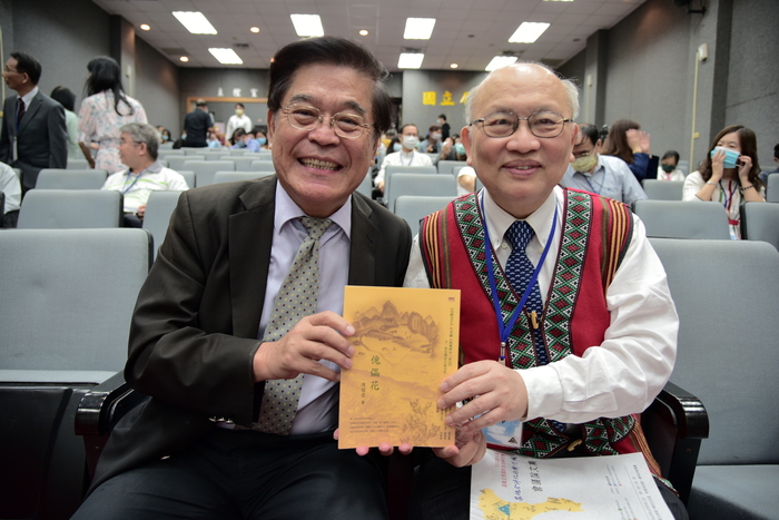 2020.10.30屏東文學國際研討會-贈書圖片