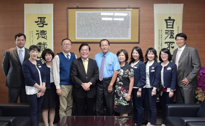 2017.06.27與太平洋百貨代表團拍照圖片