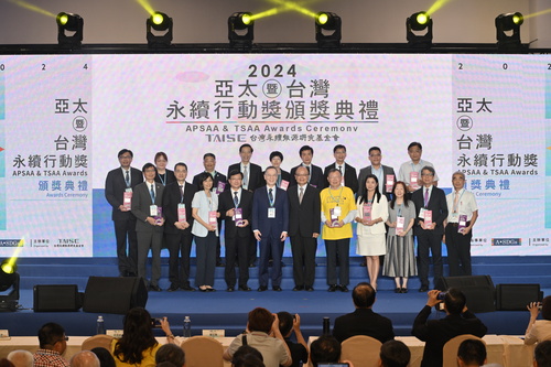 屏東大學榮獲2024台灣永續行動獎頒獎典禮大合照圖片