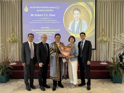 泰國學校頒布陳校長榮譽博士圖片