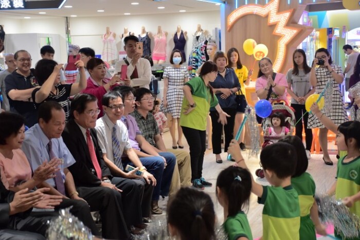 2017.10.03太平洋百貨親子展示區啟用 幼兒表演圖片