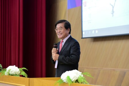 古校長出席致詞全球校長論壇圖片