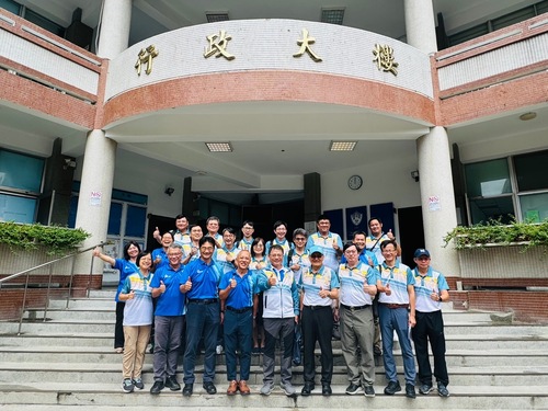 本校師長與臺體大合照圖片