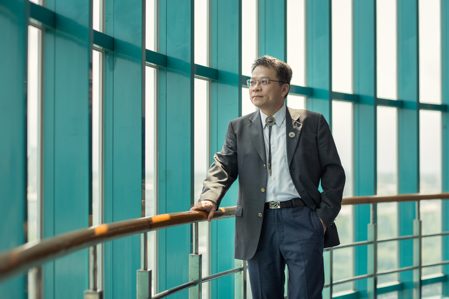 陳校長圖書館照圖片