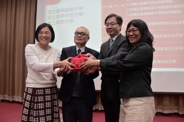2018.03.29本校、屏科大及台南藝術大學主計主任交接布達 主計總處處長合照圖片