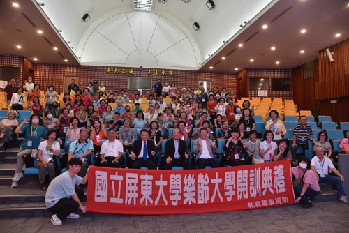 樂齡大學開訓大合照圖片