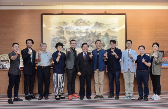 台日韓國際學生設計研習會 古校長與貴賓合照圖片