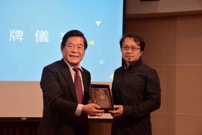 古校長致贈貴賓紀念品圖片