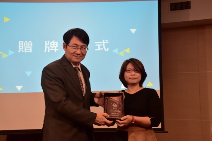 古校長致贈貴賓紀念品圖片