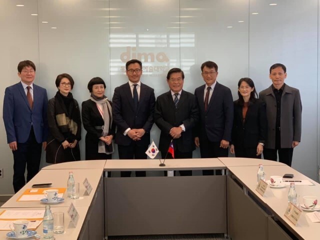 2019.05.02出訪韓國大邱大學 兩校師長合照圖片